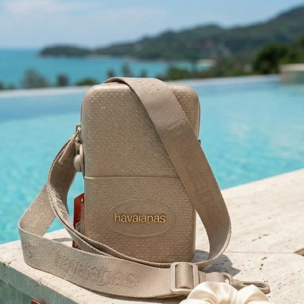NWT HAVAIANAS GLITTER GOLD CROSS BODY BAG WATER/SAND RESISTANT QUIET LUXURY